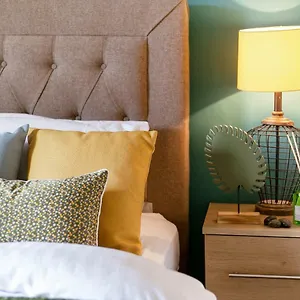 Stylish - Parking - Garden - Sleeps 6 Holiday home